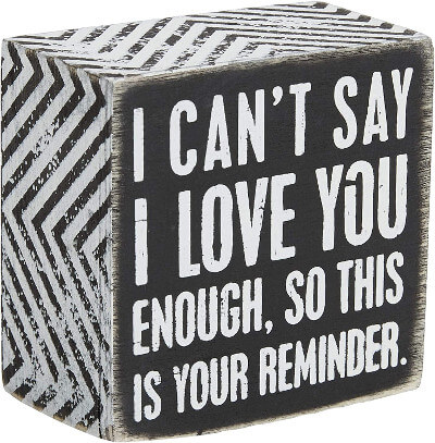 3x3 inches box sign that says I love you