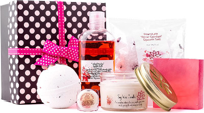 Spa Christmas gift basket for her